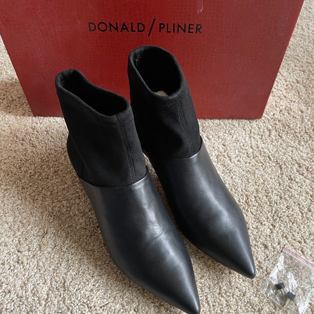 New Donald J Pliner Bale Black Leather Booties